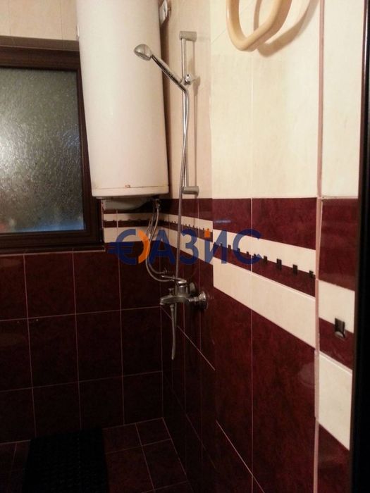 Половината от двуетажна къща в Стария град на Несебър,188 кв. м + двор