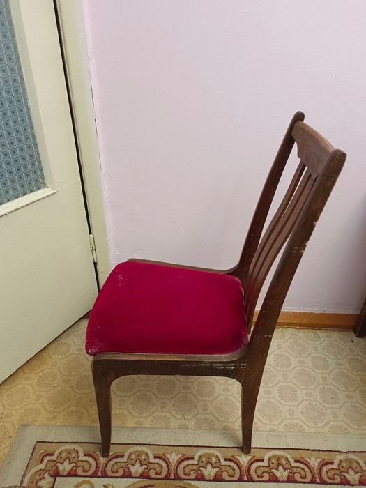 Деревянный ретро стул
