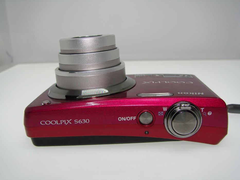 Nikon Coolpix S630 компактен розов фотоапарат в отлично състояние като НОВ - дигитална камера в уникален магента цвят пълен комплект работи отлично