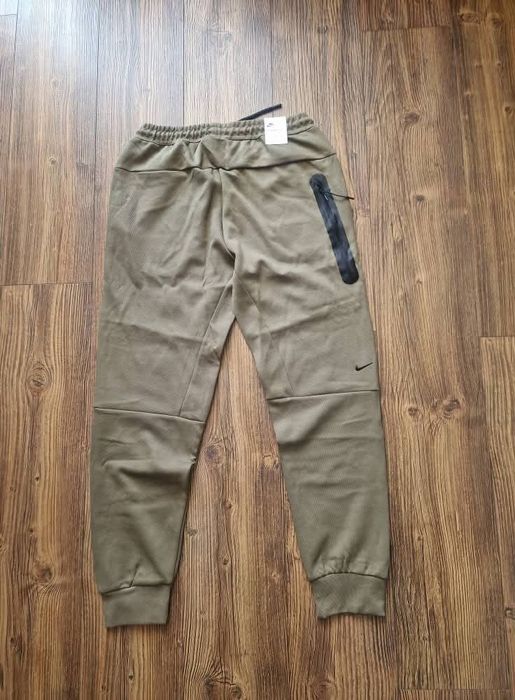 Страхотно мъжко спортно долнище NIKE размер S и L