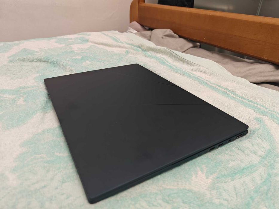 Asus Zenbook 14 (ultra 9 285H)