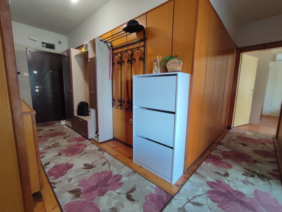 Продавам 4-ри стаен апартамент