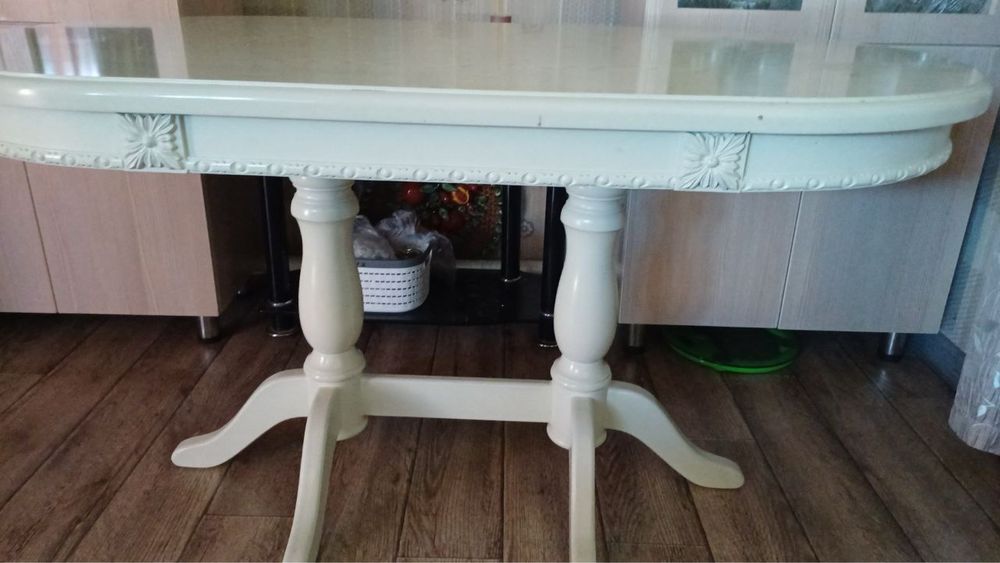 Продается стол