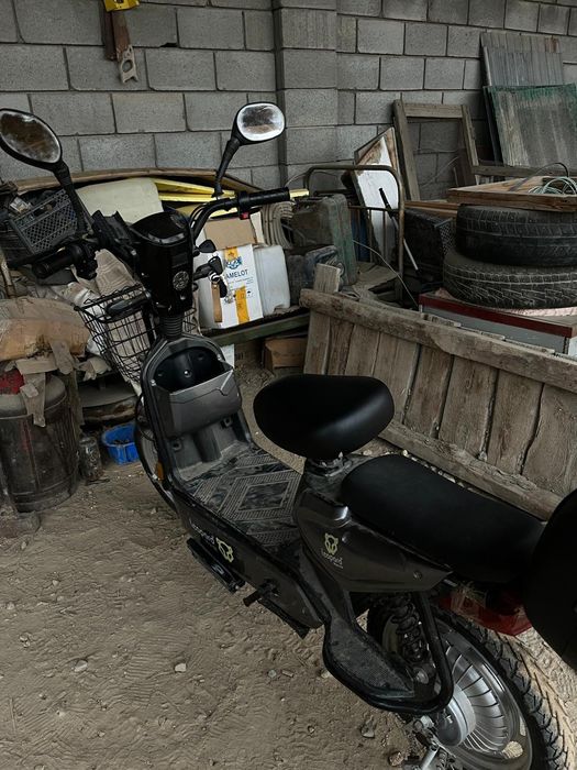 Скутер леопард max e8