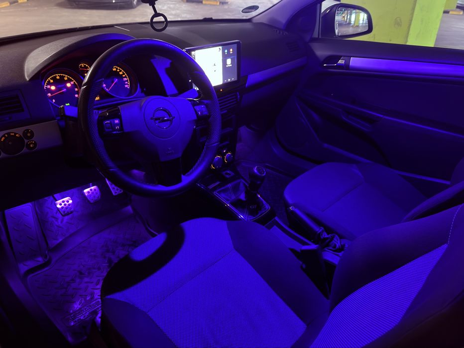 Opel Astra GTC 1.6 2010 Benzină 115 CP