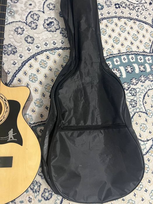 Продам акустическию гитару