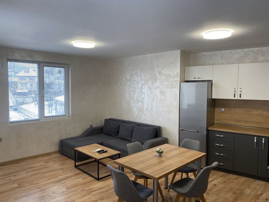 Дава се под наем Тристаен апартамент в Варна, Колхозен пазар - 90 кв.м за 612 € - Снимка #2