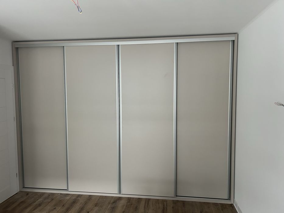 Mobilier la comanda si montaj mobilier de serie