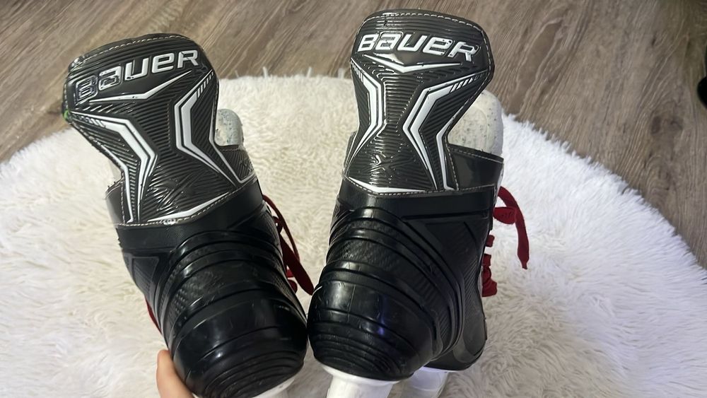 Хоккейные коньки Bauer примерно 41-42 размер