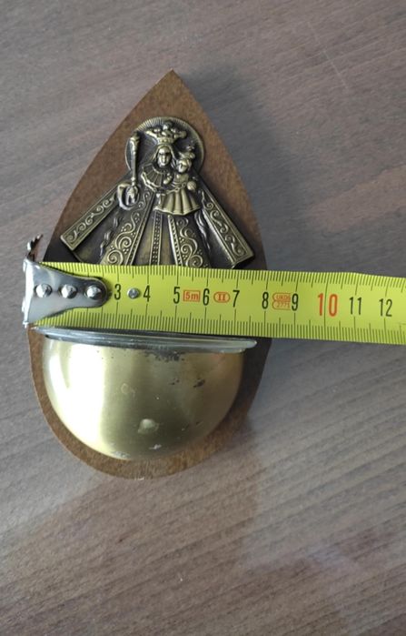 Съд за съхранение на светена вода* Църковна утвар* Месинг и дърво