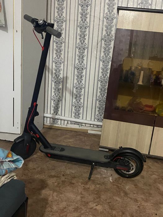 Продам электро самокат Xiaomi