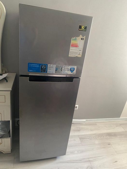 Холодильник бу работает