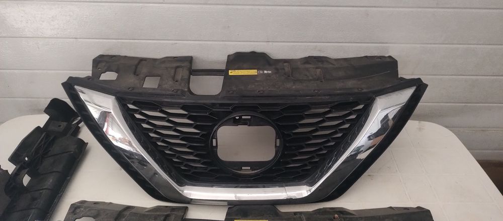 Grila bara fata , trager Nissan Qashqai J11