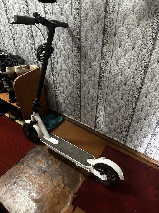 Продам элетро самотат m365