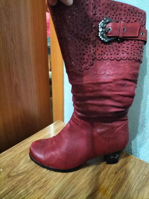 женские бордовые сапоги