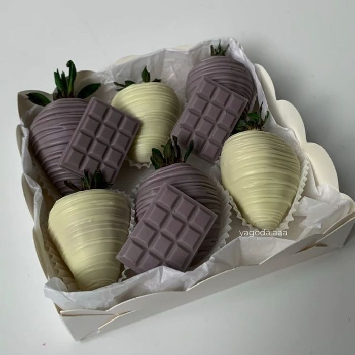 Клубника в шоколаде есть red