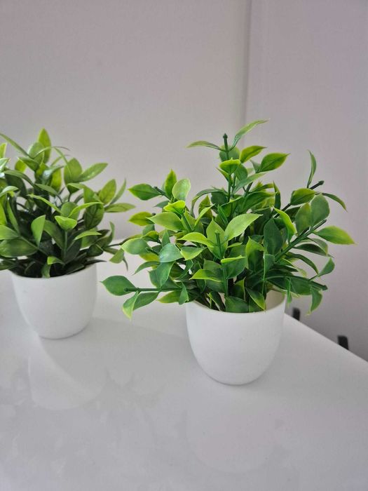 Комплект декорация от 3 бр. саксийки с изкуствена зеленина