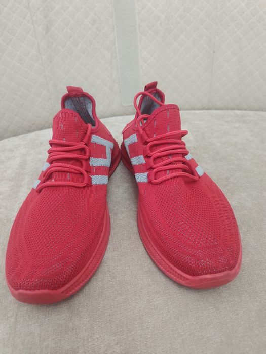 Продам мужские кроссовки