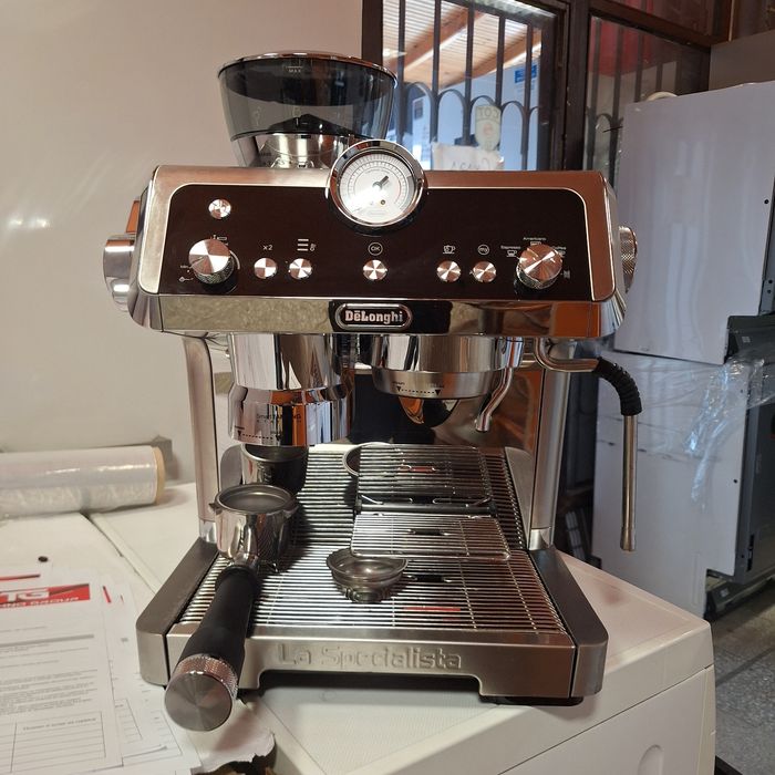 Кафе машина Делонги La Specialista  нова мострена бройка