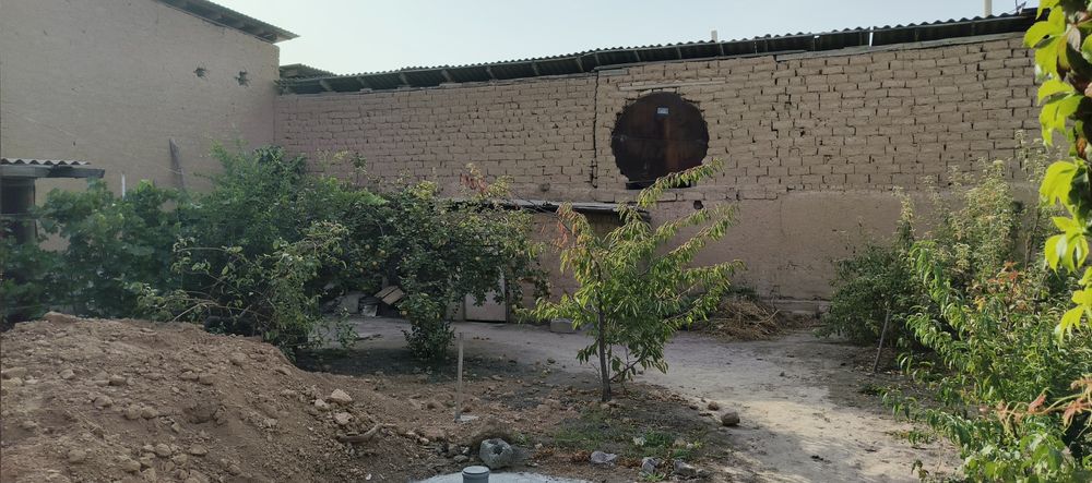 Uchastka sotiladi srochno