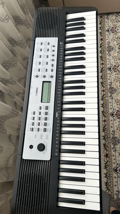 Продам синтезатор Yamaha psr e273