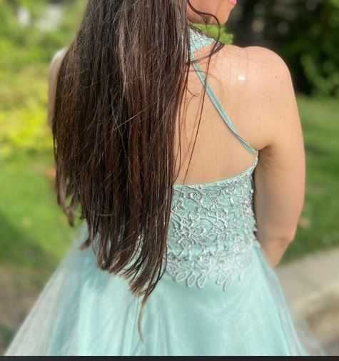 Шаферска рокля в ментово зелено