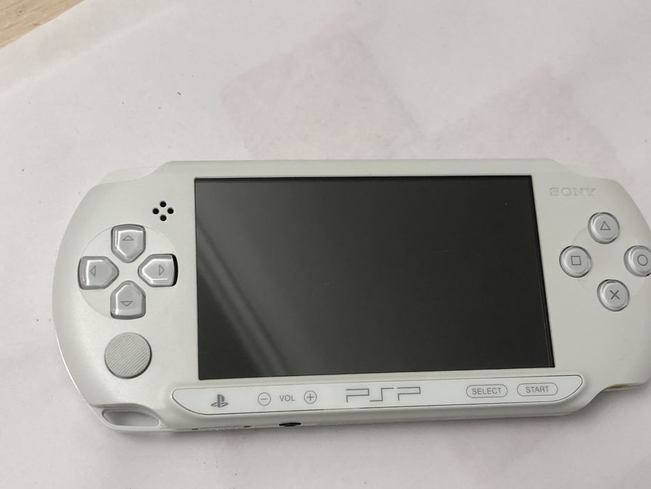 Продажа или обмен PSP E1008 прошитая