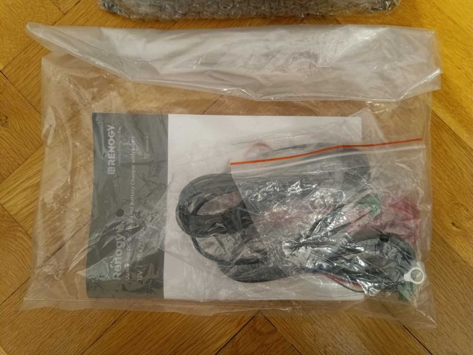 Продавам НОВО зарядно RENOGY 50А за слънчеви панели