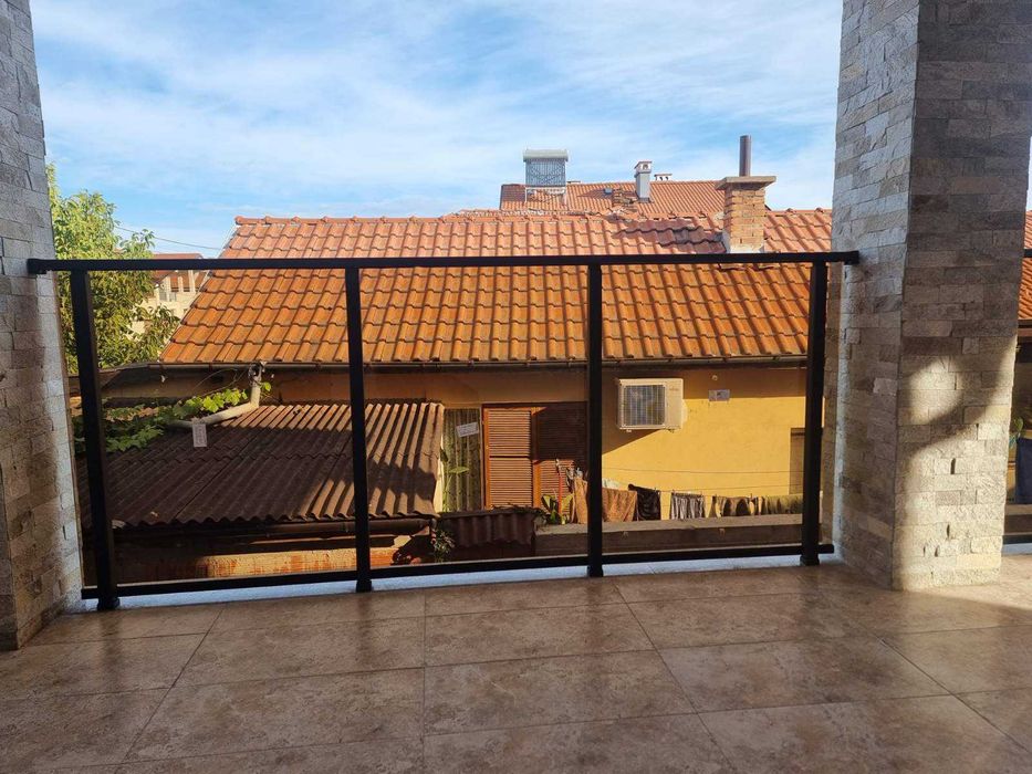 Алуминиеви, стъклени и дървени парапети