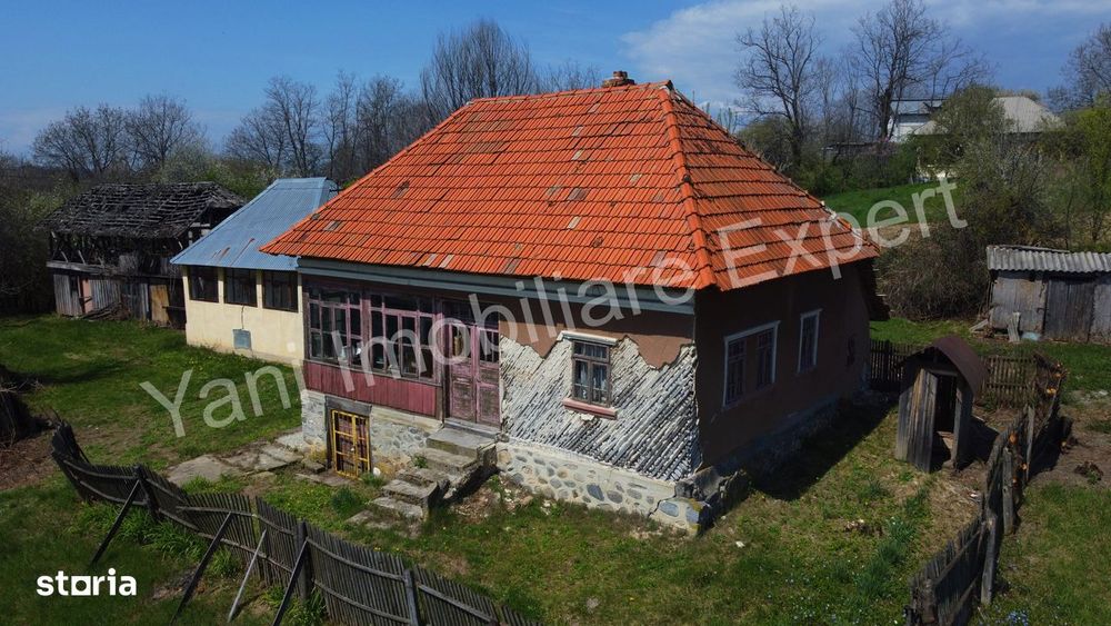 Casă + 10.156 mp teren de vânzare în comuna Valea Iașului, jud Argeș.