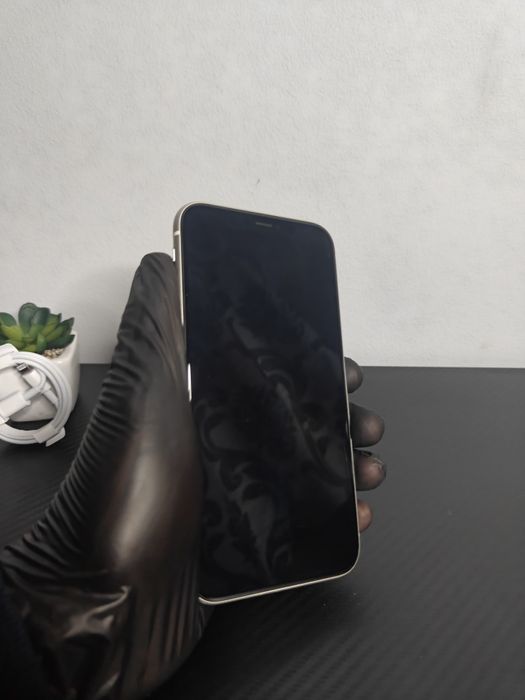 iPhone 11, 64GB Silver • Condiție Bună!  • Complet Funcțional!