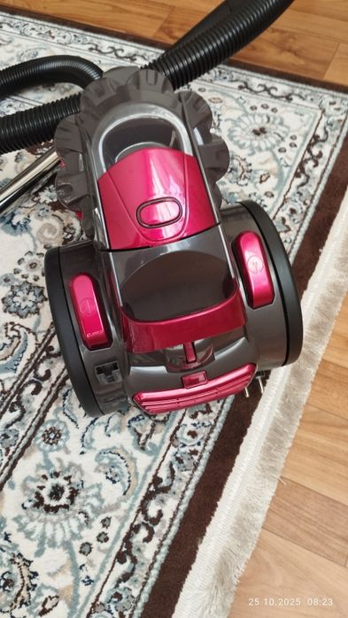 Продам маленький компактный пылесос