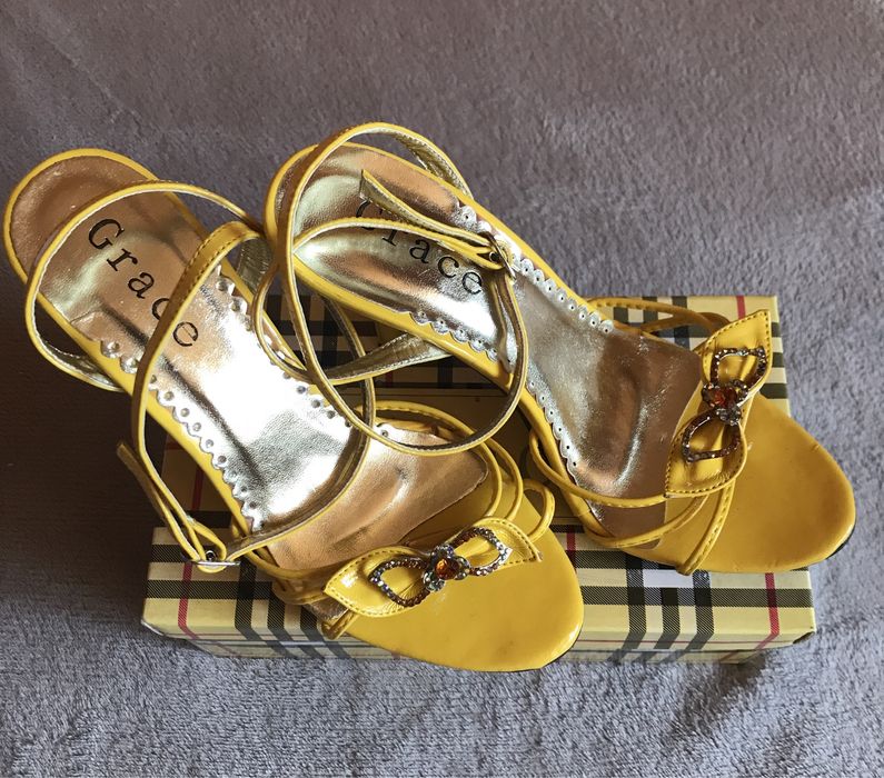 Жълти обувки с токче