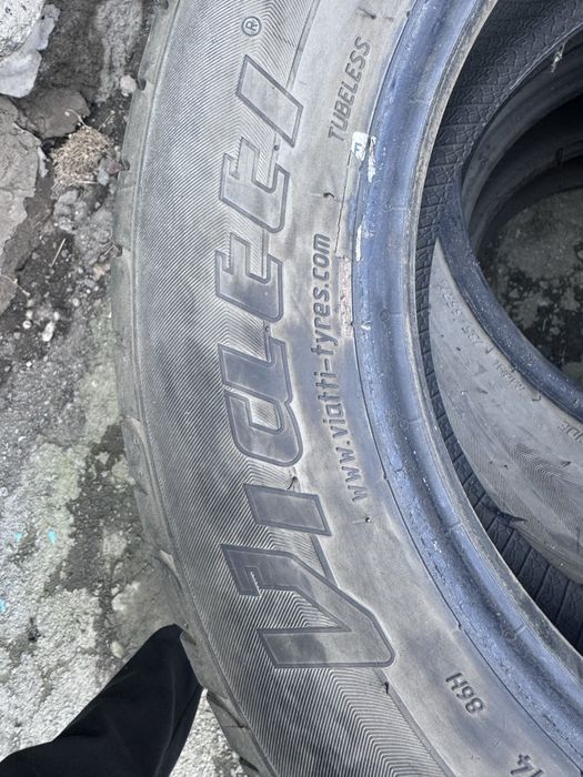 Продам комплект резины 185/65/14