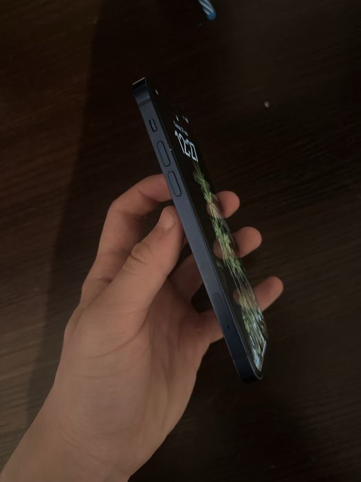 iPhone 12 в хорошем состоянии