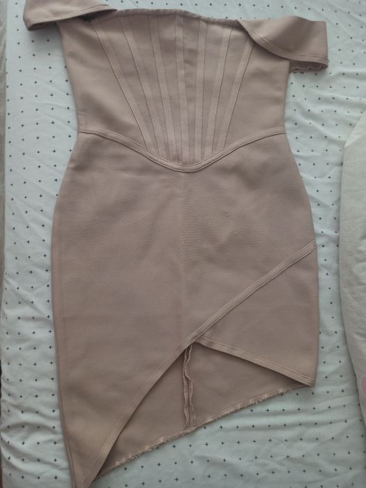 Бандажна рокля в цвят нюд/телесен Л р-р