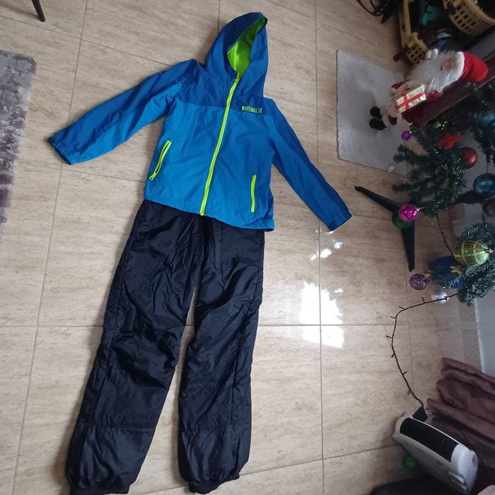 Costum schi 158 cm.Folosit ca nou,fără defecte