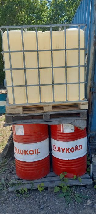 Емкость 1000 литров.