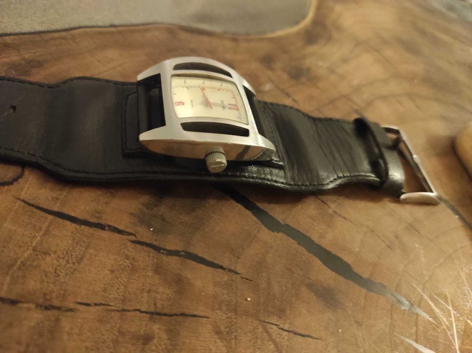 Оригинален унисекс часовник Diesel с черна гривна от естествена кожа