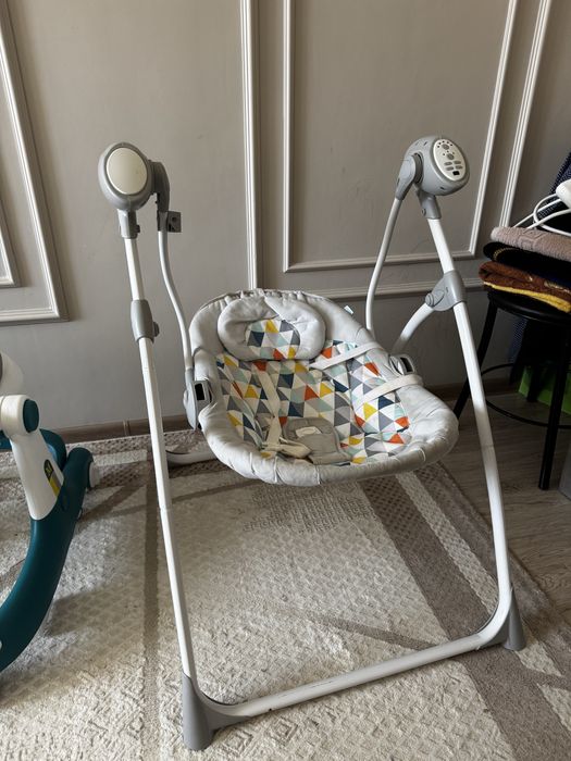 Продается элеткро качеля Maribel 101 со сьемным столиком