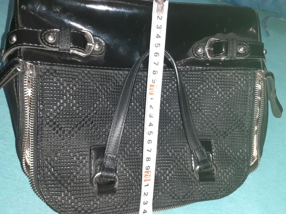 Малка черна кожена чанта