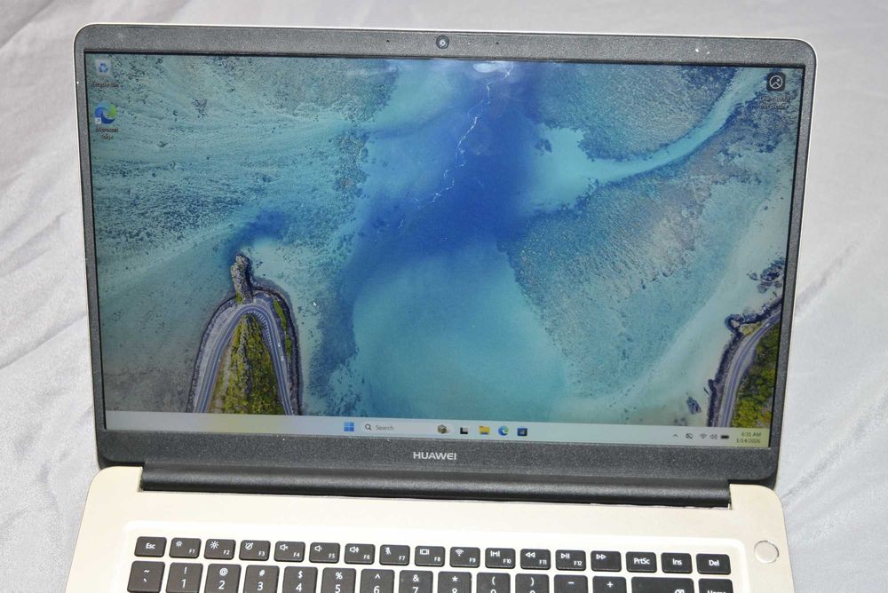 15.6 инча лаптоп Huawei I5 7200U 8 GB Nvidia SSD - батерия и зарядно