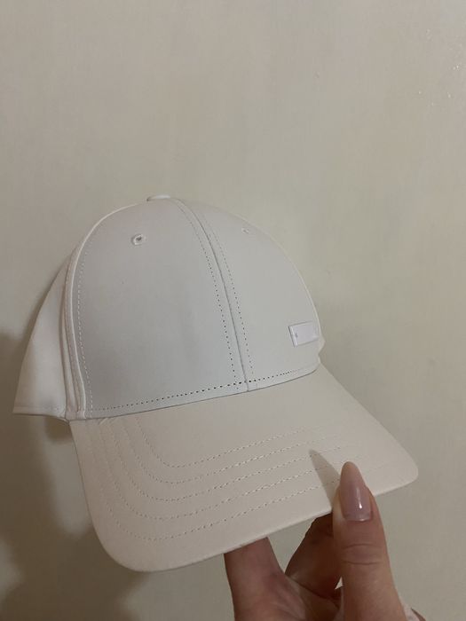 Дамска бяла шапка Adidas