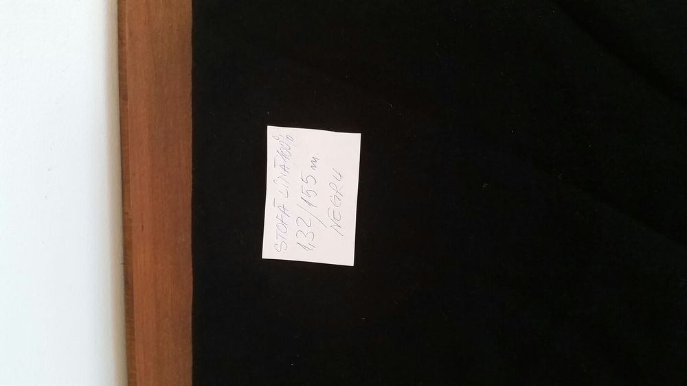Stofă lînă 100%,culoare negru.