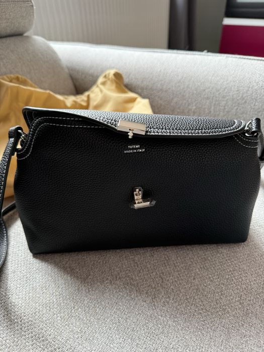 Черна чанта мека