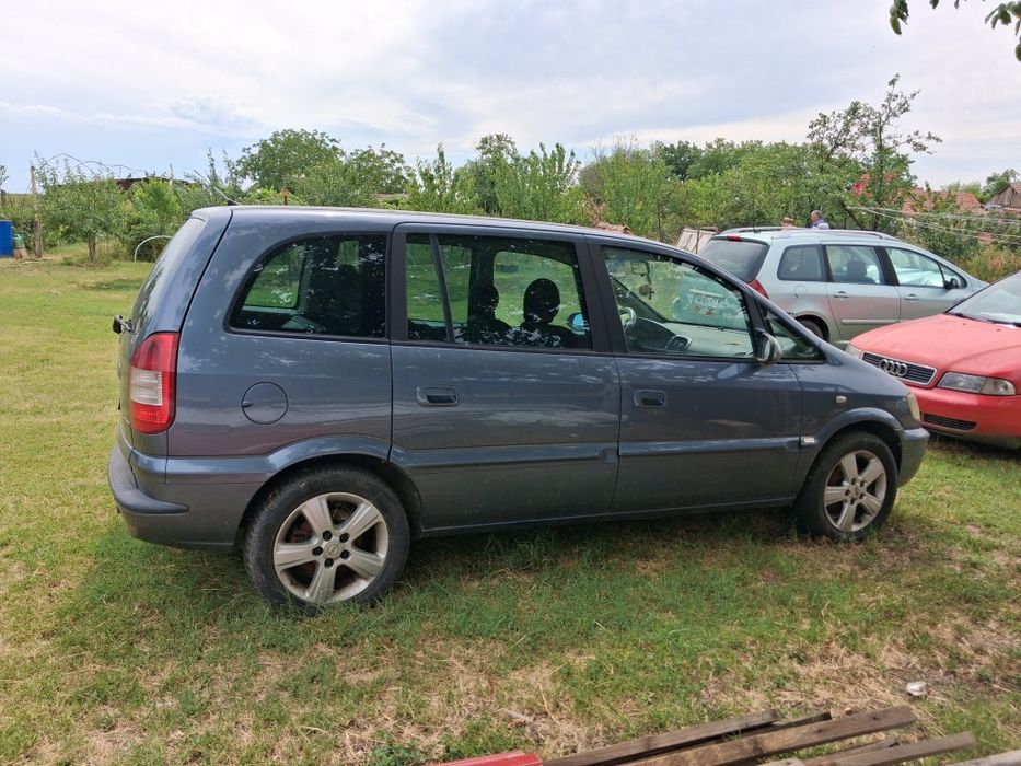 Opel Zafira An 2004