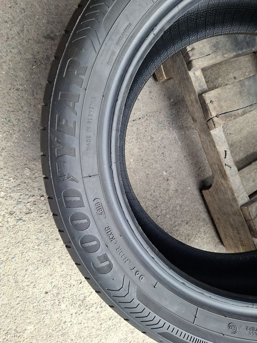 2бр. 215/55/17 Goodyear Efficient Grip Performance