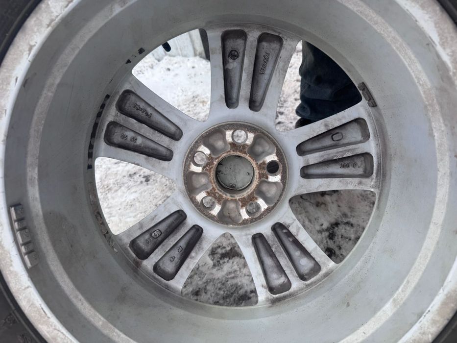 TOYOTA Hailander r19