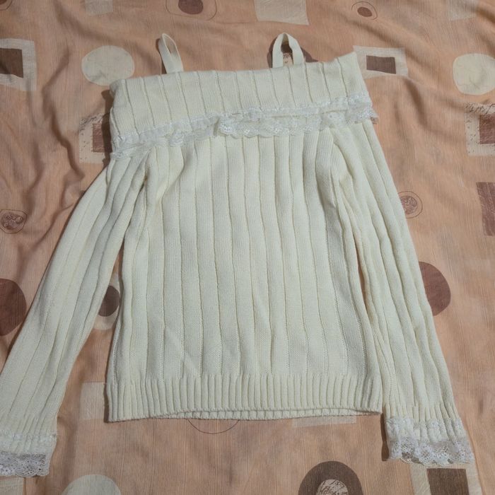 дамски пуловер, голи рамене