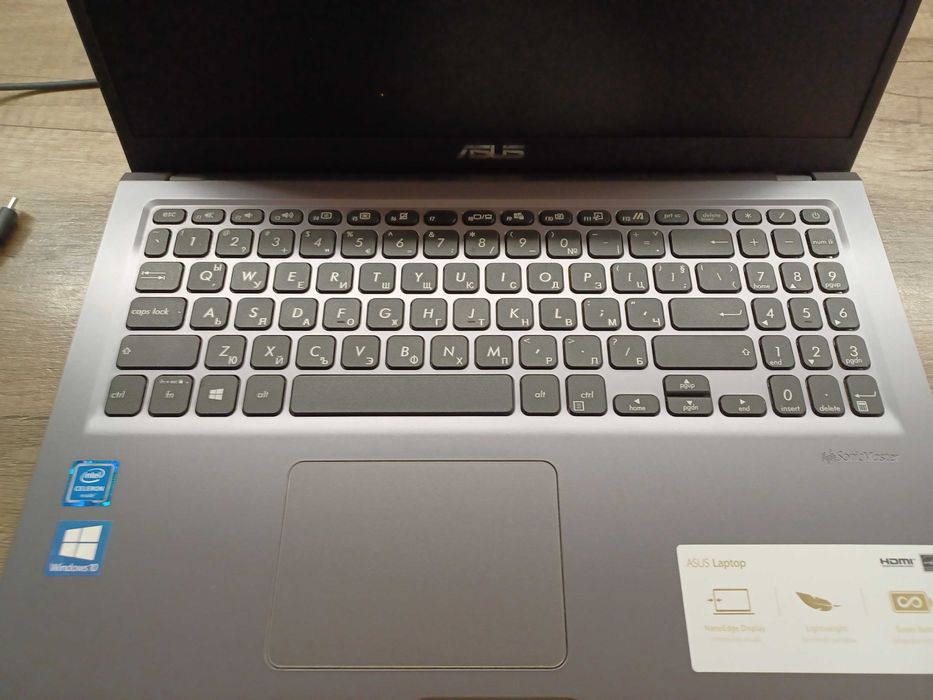 Лаптоп ASUS почти неизползван